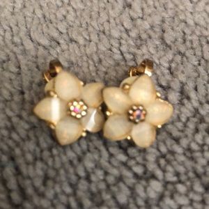 Super cute flower clip-on earrings!!!